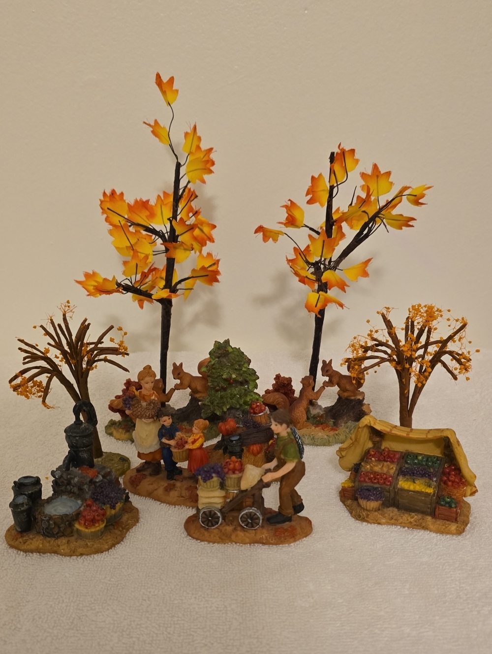 Set of 9 Vintage Fall Harvest Village Figurines - Picture 16 of 16